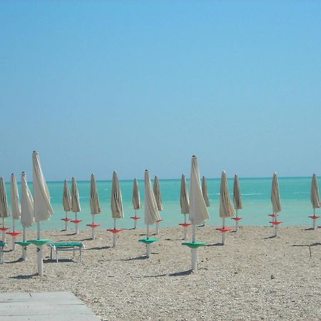 Hotel Chiaraluna Civitanova Marche Esterno foto