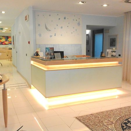 Hotel Chiaraluna Civitanova Marche Esterno foto