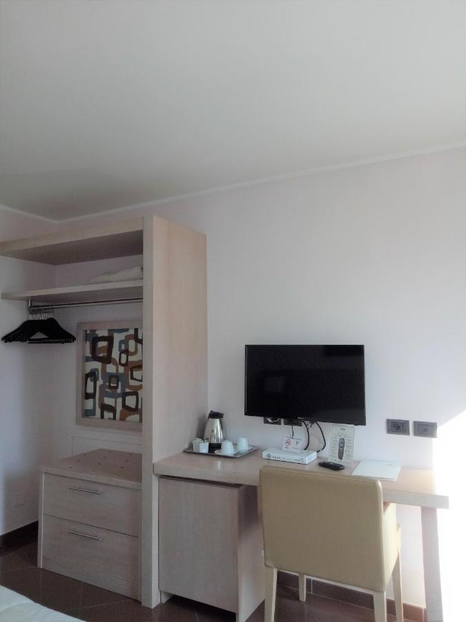 Hotel Chiaraluna Civitanova Marche Esterno foto