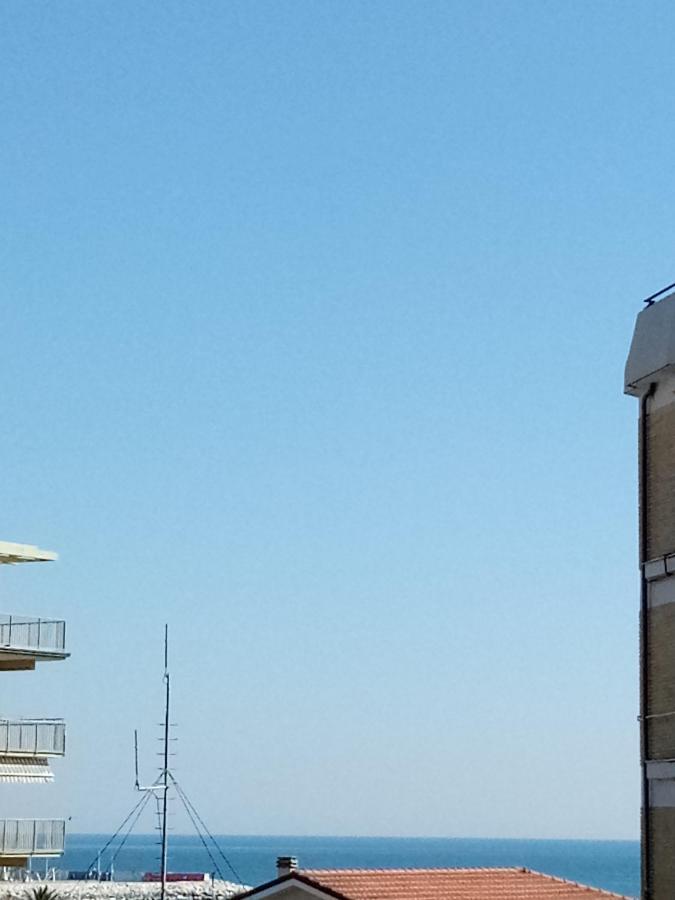 Hotel Chiaraluna Civitanova Marche Esterno foto