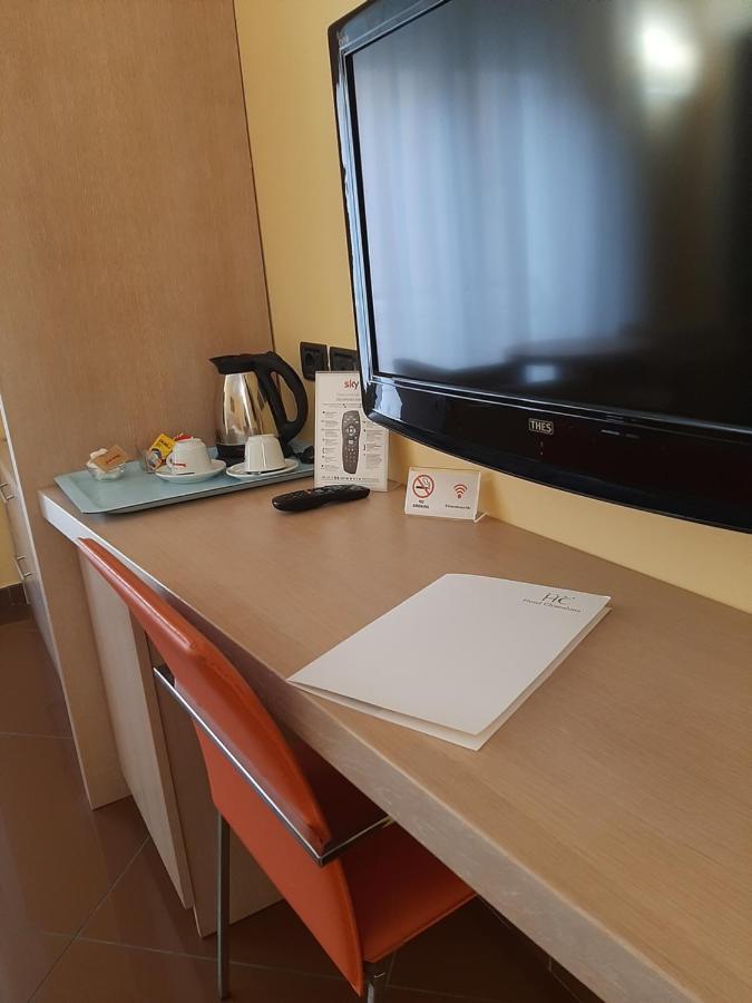Hotel Chiaraluna Civitanova Marche Esterno foto