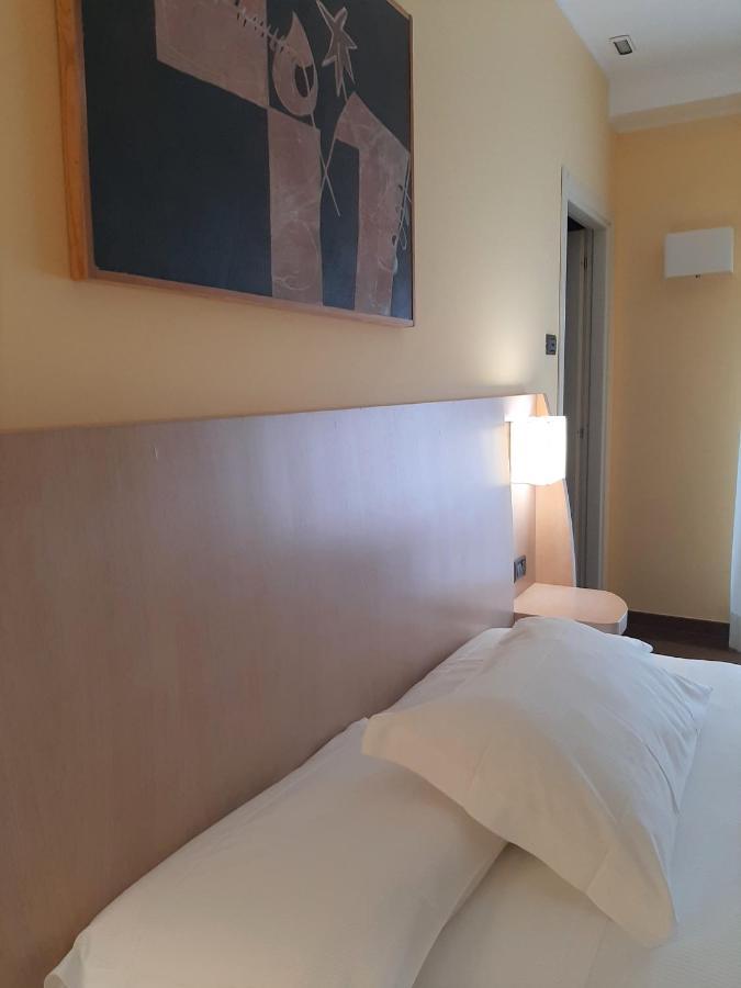 Hotel Chiaraluna Civitanova Marche Esterno foto