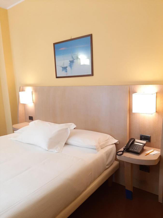 Hotel Chiaraluna Civitanova Marche Esterno foto