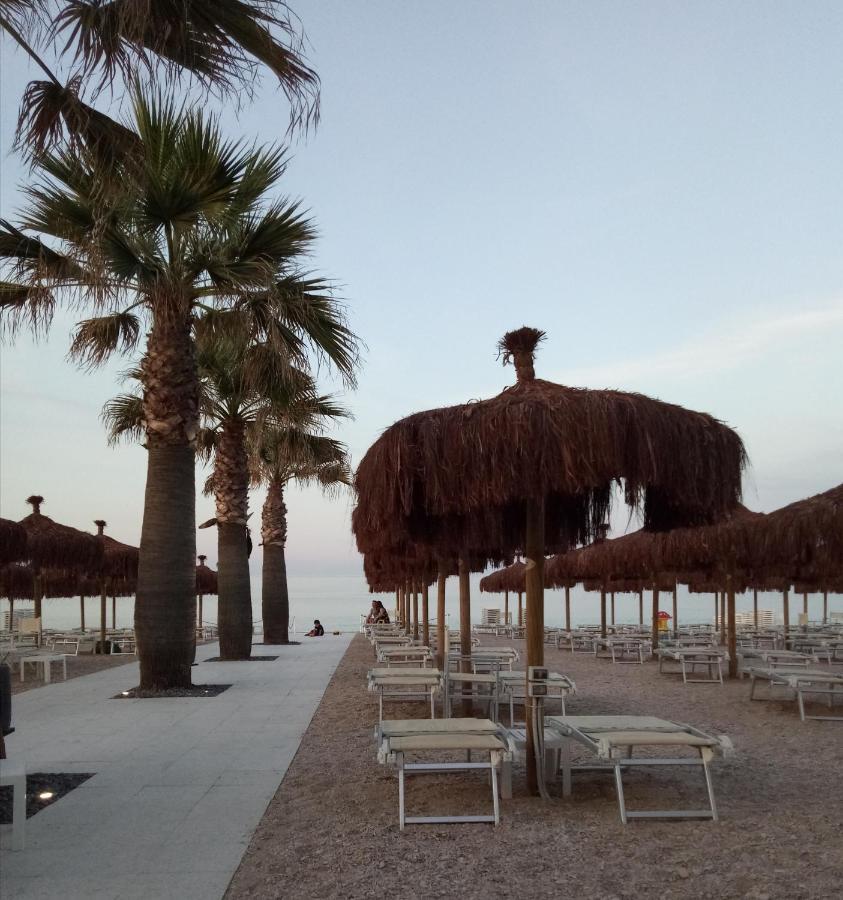Hotel Chiaraluna Civitanova Marche Esterno foto