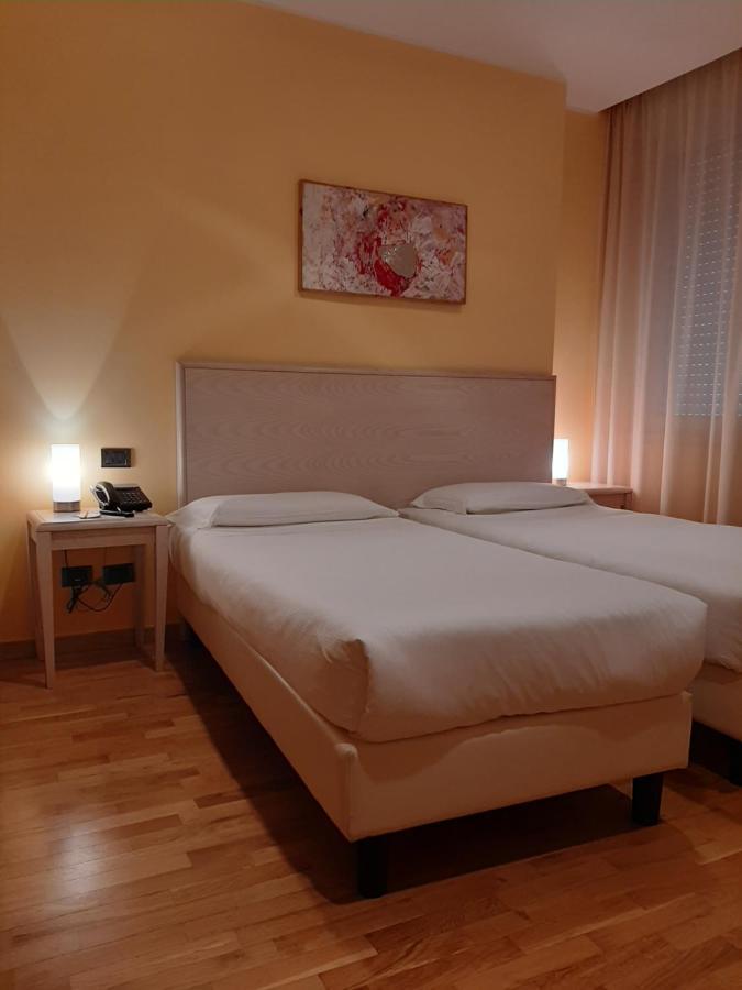 Hotel Chiaraluna Civitanova Marche Esterno foto