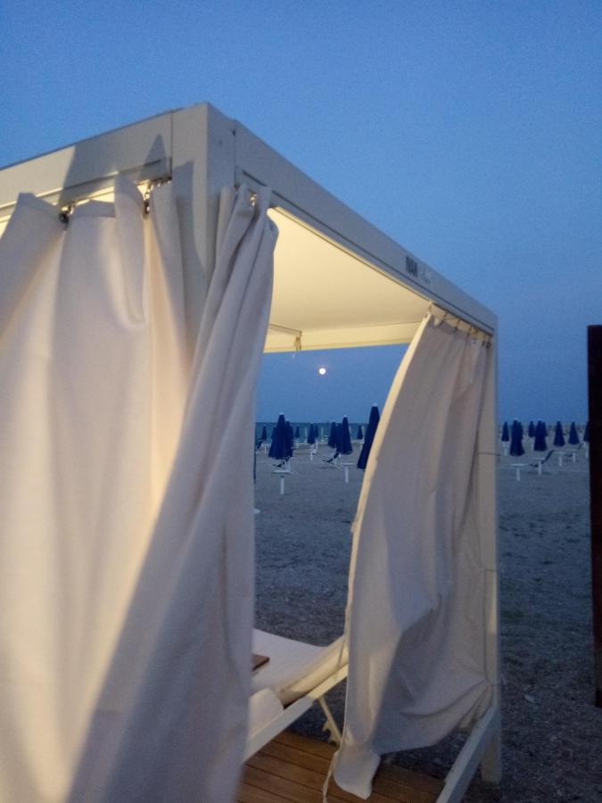 Hotel Chiaraluna Civitanova Marche Esterno foto