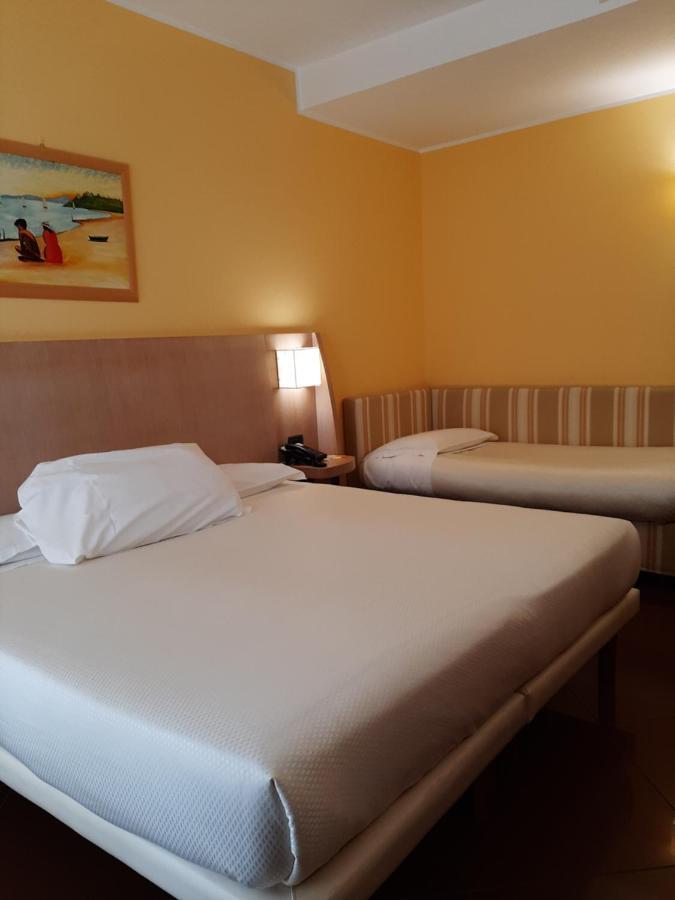Hotel Chiaraluna Civitanova Marche Esterno foto