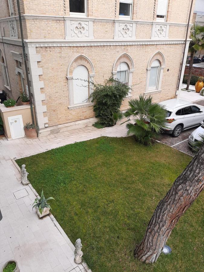Hotel Chiaraluna Civitanova Marche Esterno foto