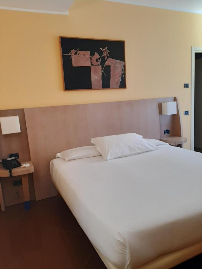 Hotel Chiaraluna Civitanova Marche Esterno foto