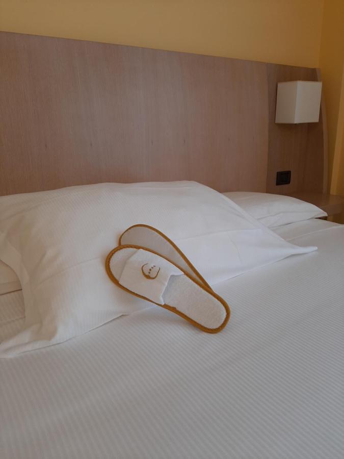 Hotel Chiaraluna Civitanova Marche Esterno foto