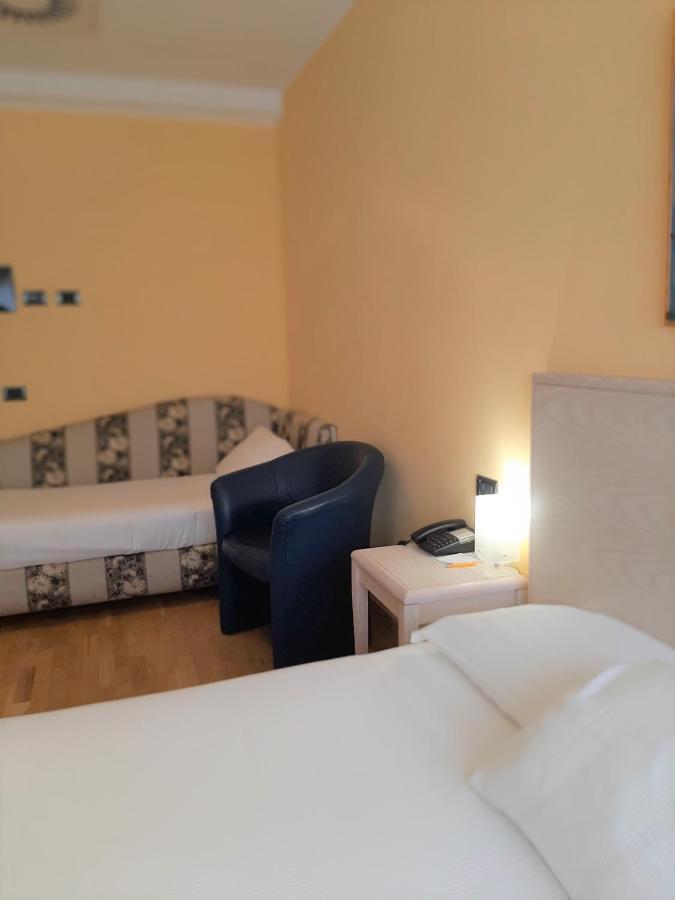 Hotel Chiaraluna Civitanova Marche Esterno foto