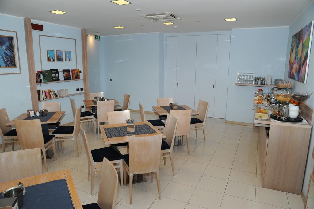 Hotel Chiaraluna Civitanova Marche Esterno foto