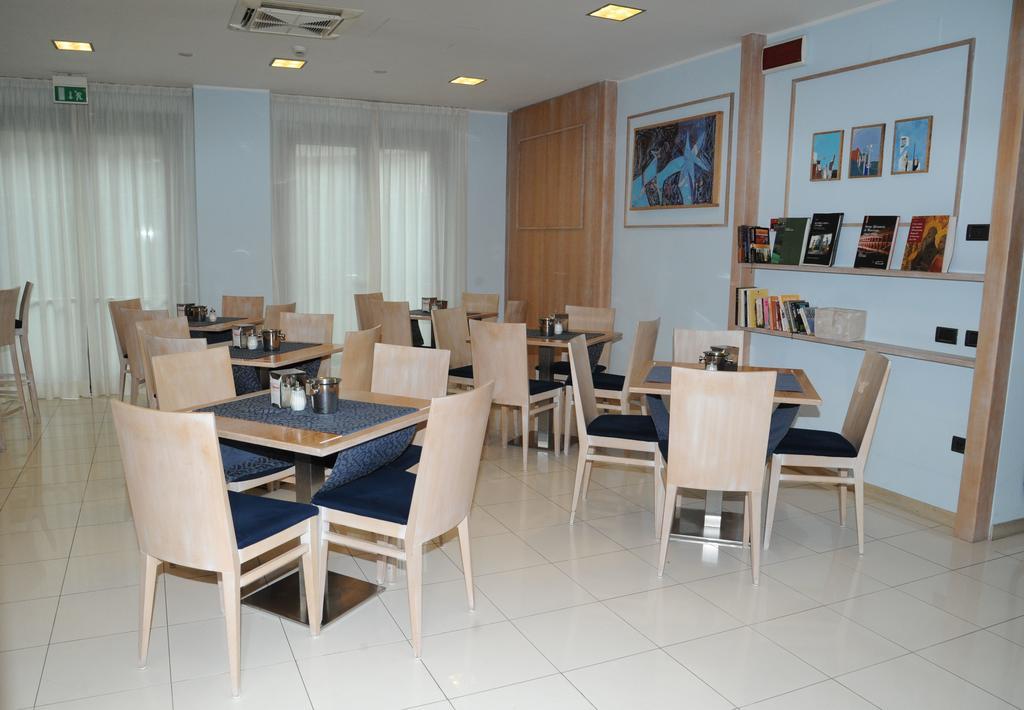 Hotel Chiaraluna Civitanova Marche Esterno foto