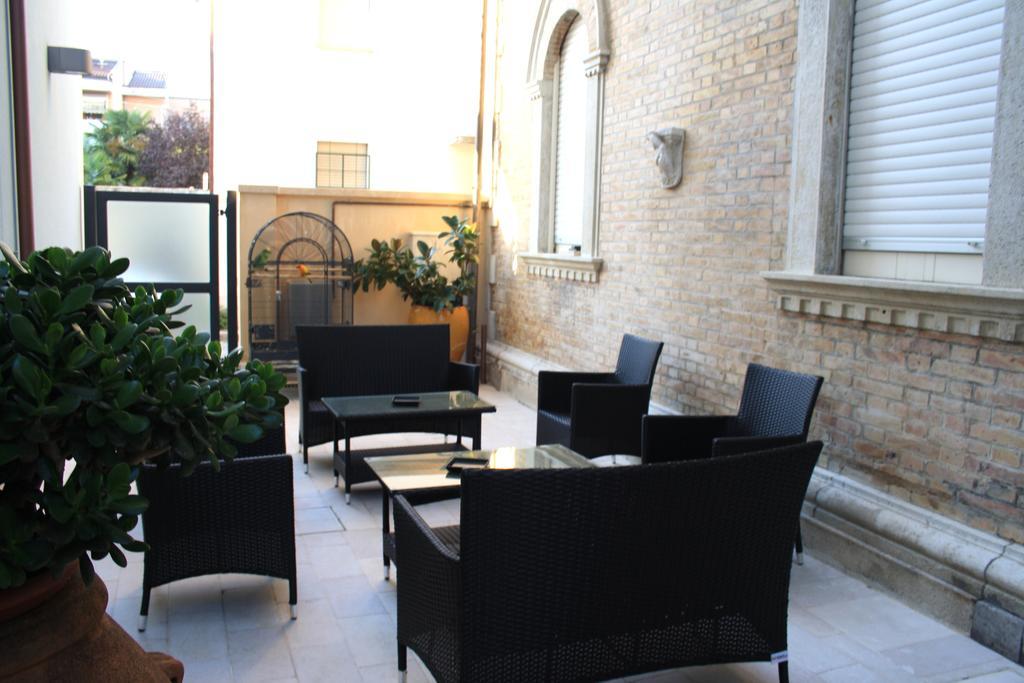 Hotel Chiaraluna Civitanova Marche Esterno foto