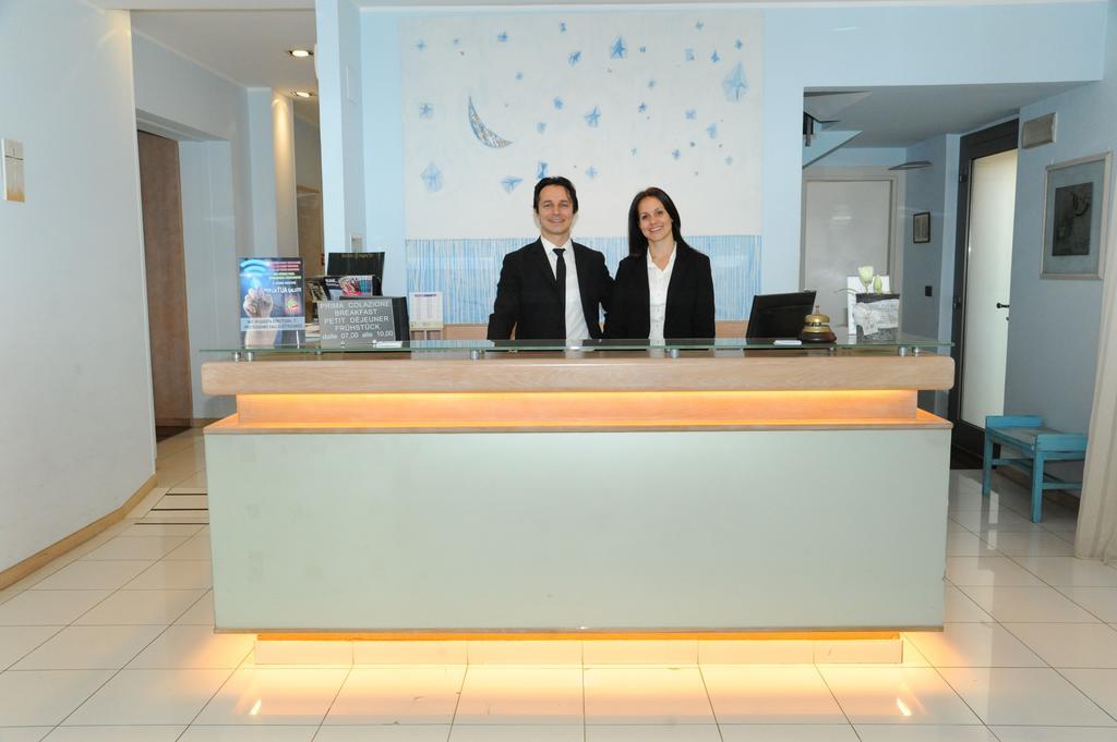 Hotel Chiaraluna Civitanova Marche Esterno foto