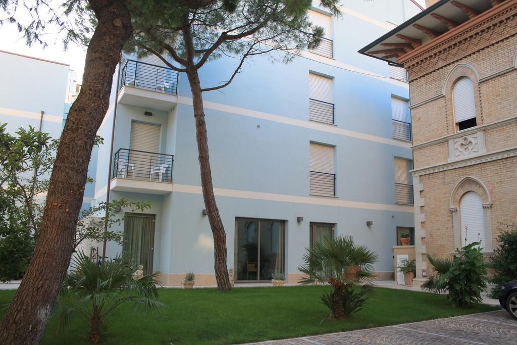 Hotel Chiaraluna Civitanova Marche Esterno foto