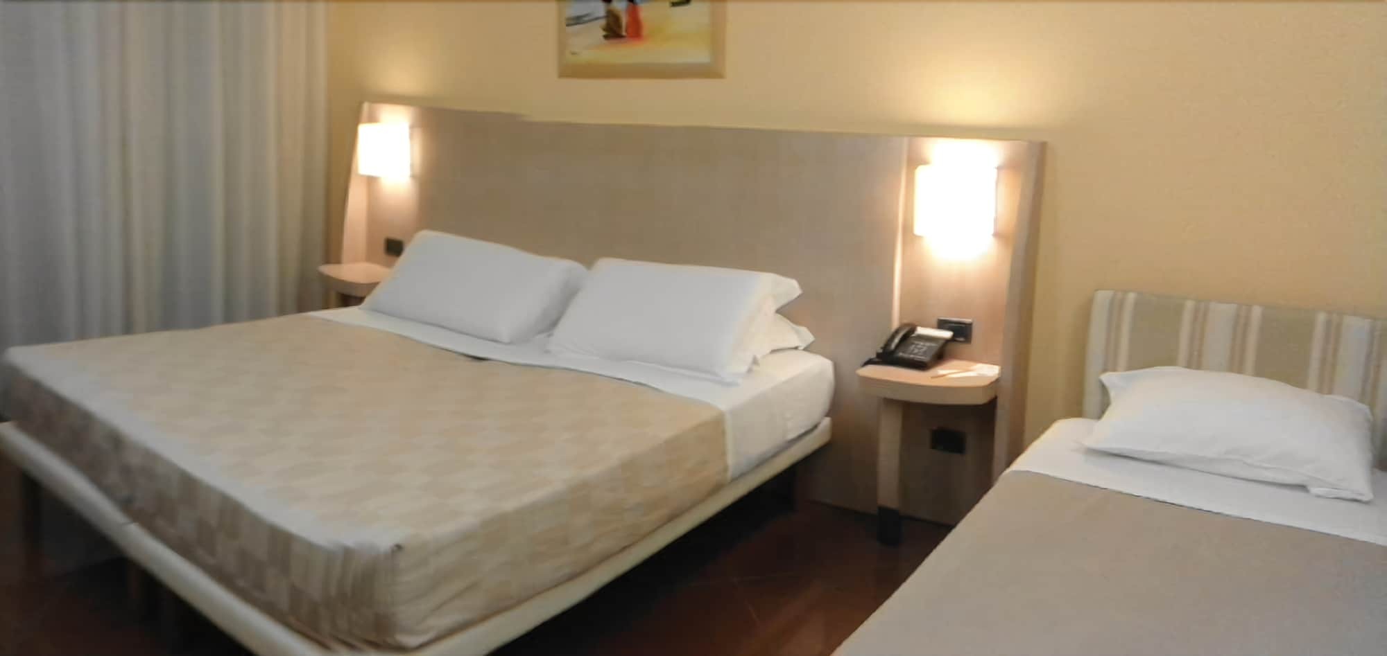Hotel Chiaraluna Civitanova Marche Esterno foto