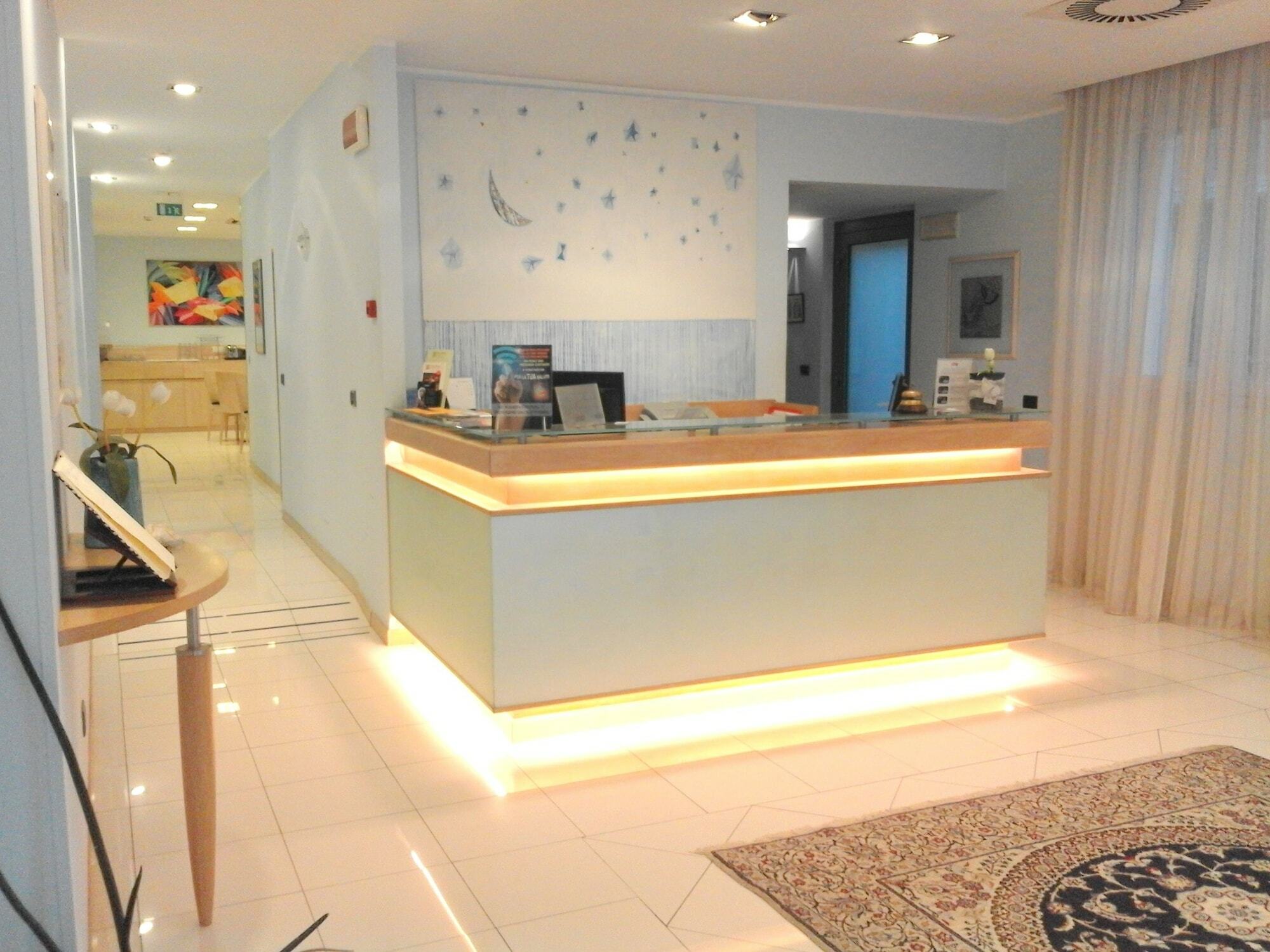 Hotel Chiaraluna Civitanova Marche Esterno foto
